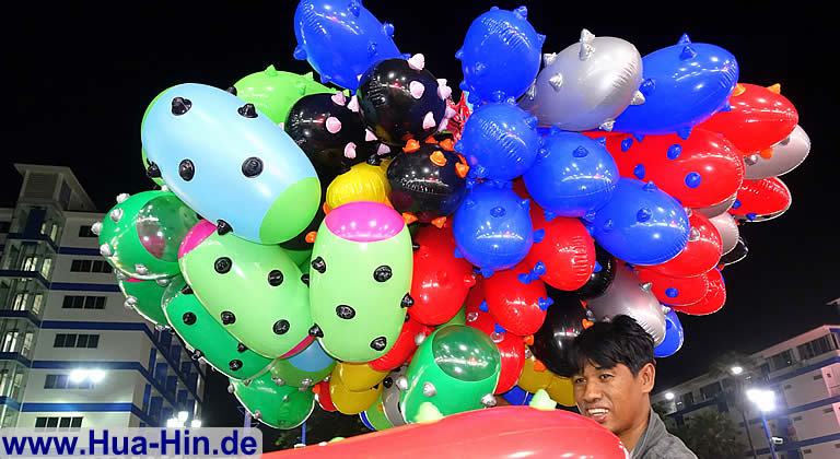Helium Ballons im Baan Khun Poor