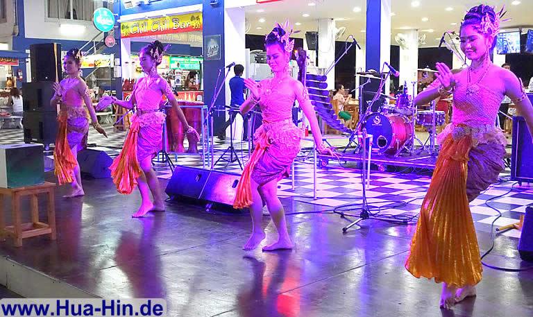 Traditional Thai Dance Baan Khun Poor