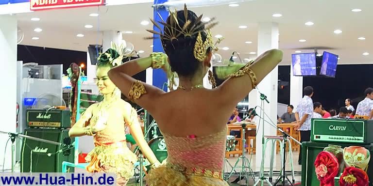 Thai Tänzerin im Baan Khun Poor Hua Hin