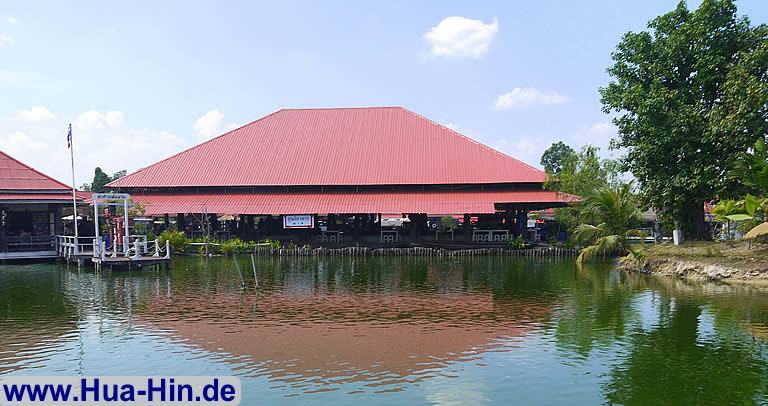 Holzhaus auf Stelzen schwimmender Markt Hua Hin