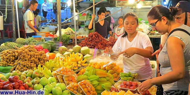 Nachtmarkt Hua Hin mit vielen Früchten