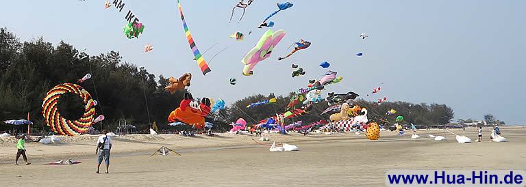 Drachen am Cha-Am Strand